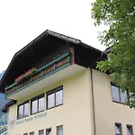Winkler Hotel